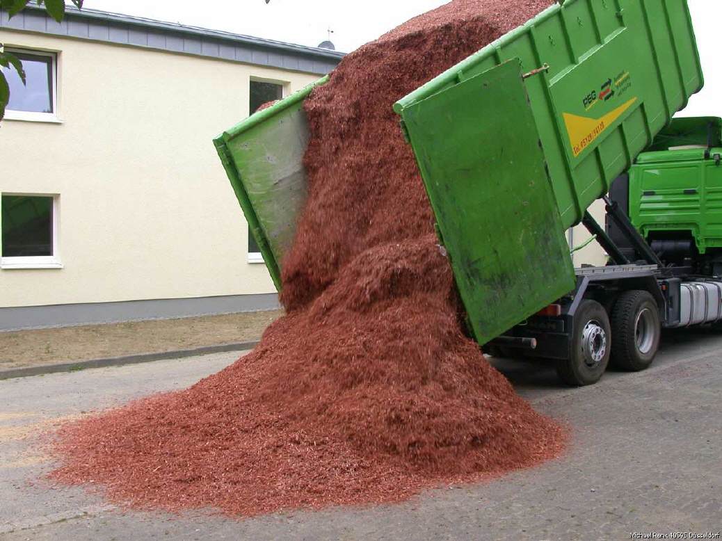 Anlieferung von 40 m� redwood-rot in Much