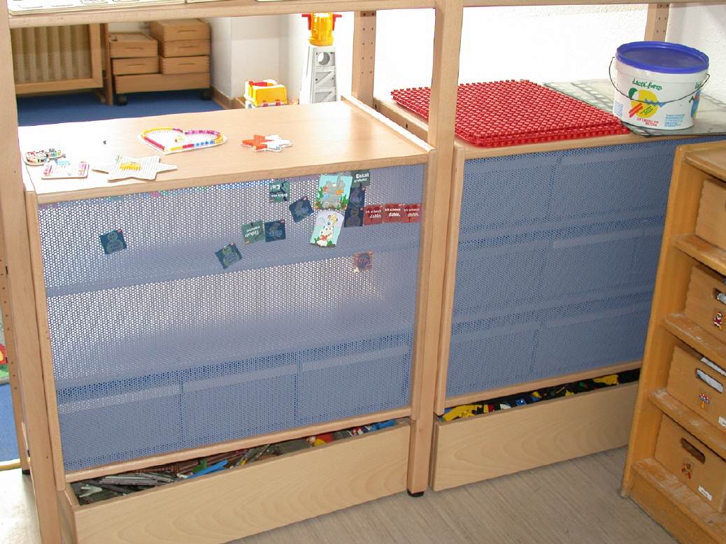 Raumteilsystem STO mit Lochblechw&auml;nden