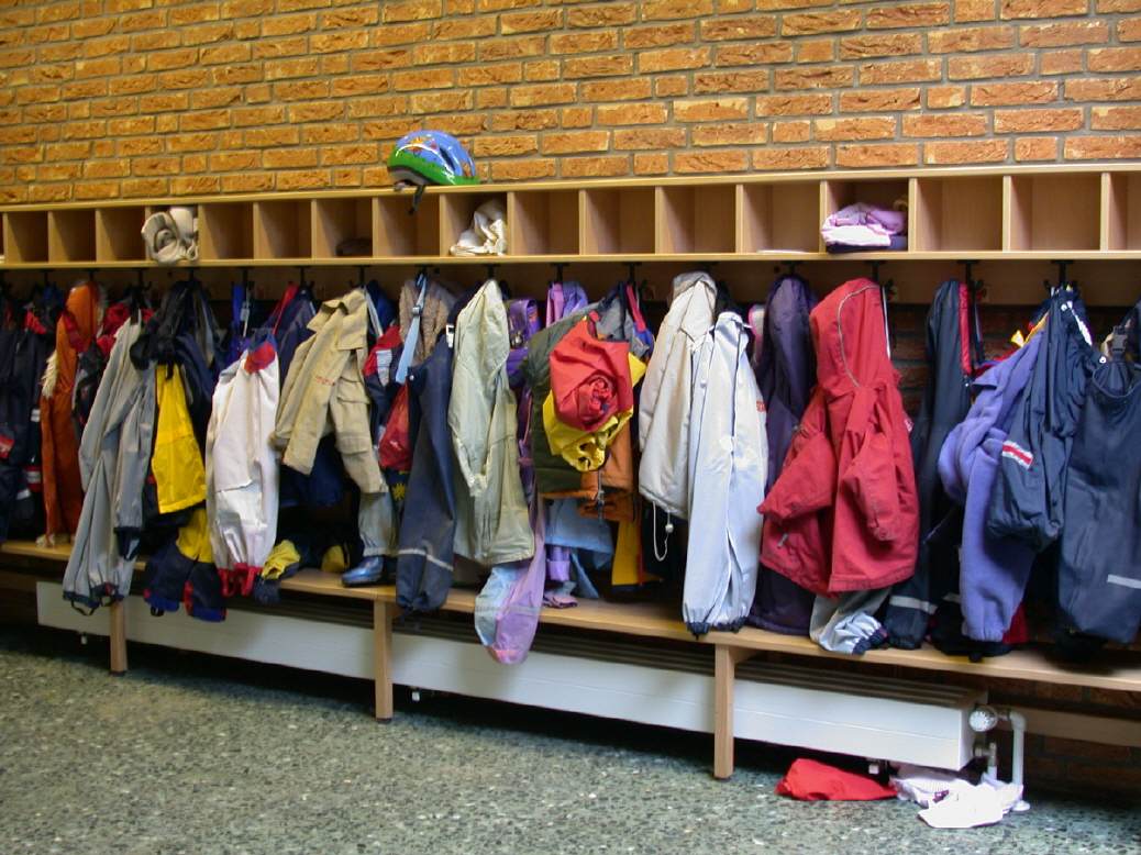 Garderobenanlage &uuml;ber Heizk&ouml;rper